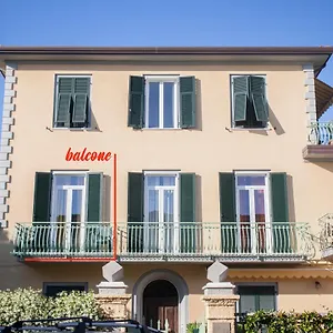 Via Colombo , Marina di Massa Italy